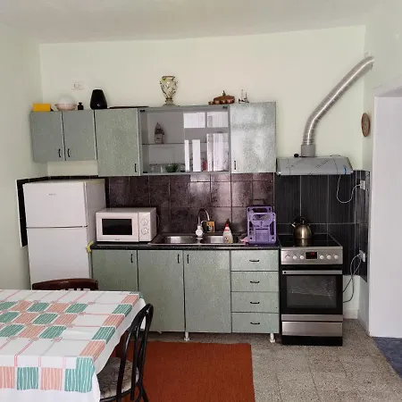 2 Bedroom House In Center Of